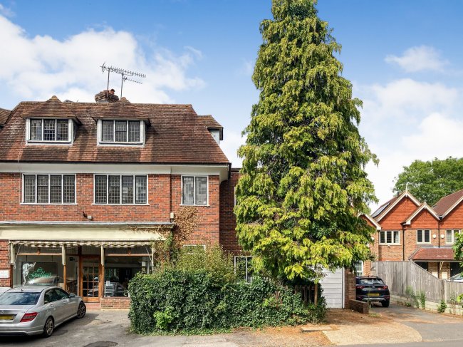 1 Cobham Way, East Horsley, Surrey KT24 5BH 9