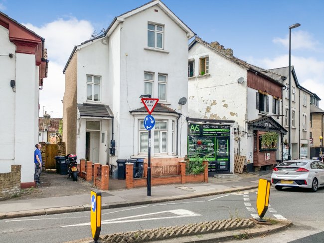 34B Selsdon Road, South Croydon, Surrey CR2 6PB 9