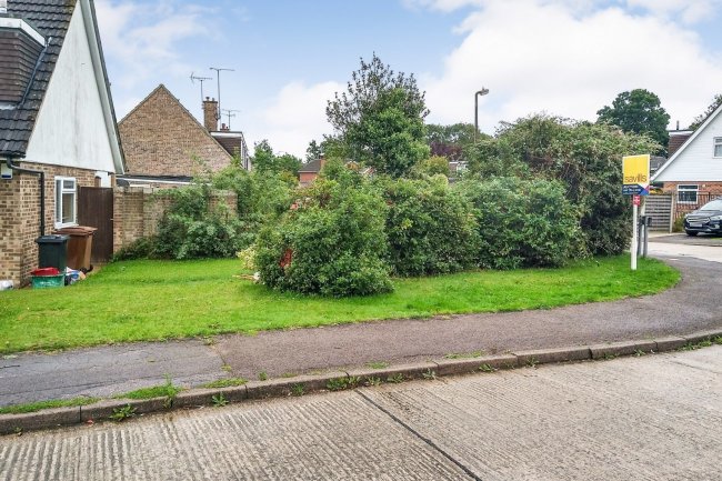 Land adj to 13 Roughtons, Galleywood, Chelmsford, Essex CM2 8PE 2