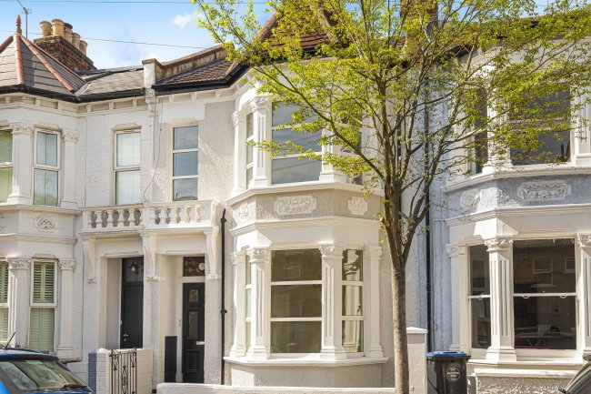 104 Glengall Road, Kilburn, London NW6 7HH 2