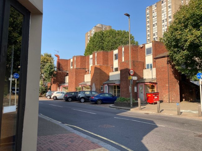 Flats 1-4, Kingfisher Court, 140 Falcon Road, Battersea, London SW11 2LW 2