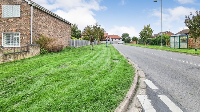 Land at Brereton Drive adjoining 1 Newlands Drive, Wantage, Oxfordshire, OX12 0NY 2