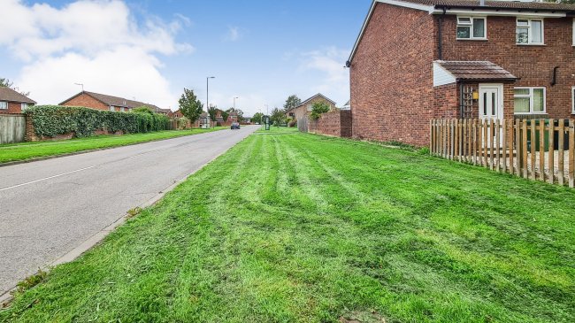 Land at Brereton Drive adjoining 1 Newlands Drive, Wantage, Oxfordshire, OX12 0NY 2