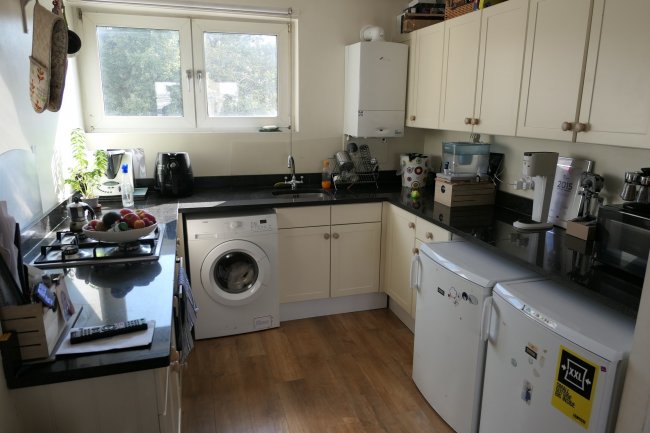 15 Virginia House, Newby Place, Canary Wharf, London E14 0EZ 6