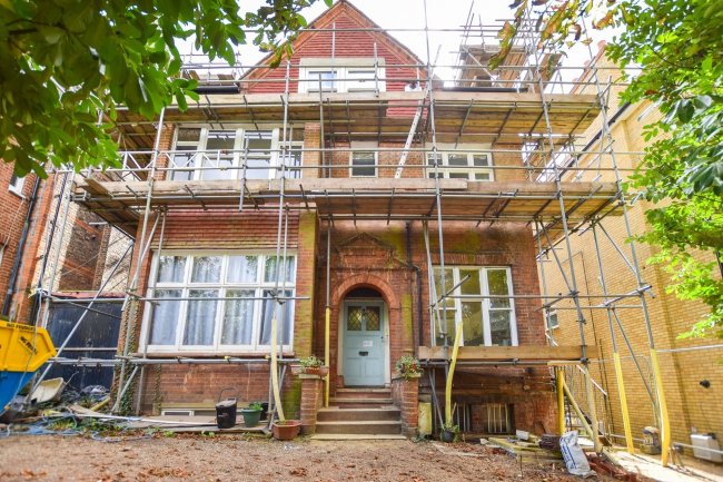 49a Tooting Bec Gardens, Tooting, London SW16 1RF 7