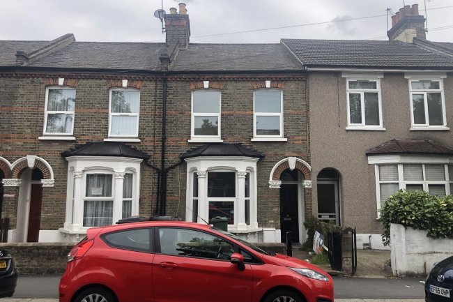 5 Huxley Road, Leyton, London E10 5QT 3