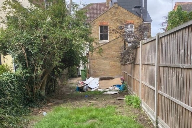 3 Chestnut Grove, Staines, Middlesex TW18 1DB 5