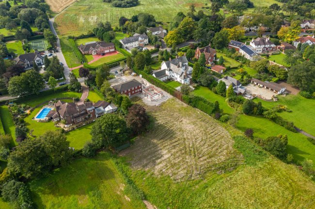 Savannah, 33 Prestbury Road, Wilmslow, Cheshire SK9 2LJ 9