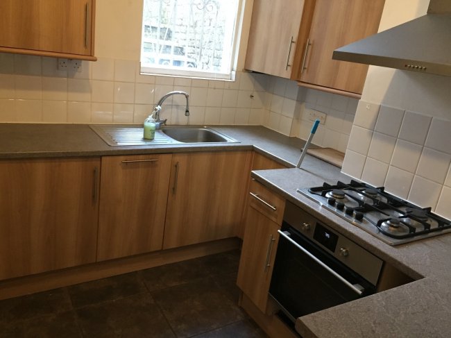 Lower Ground Floor Flat, 174 Holland Park Avenue, Notting Hill, London W11 4UH 1