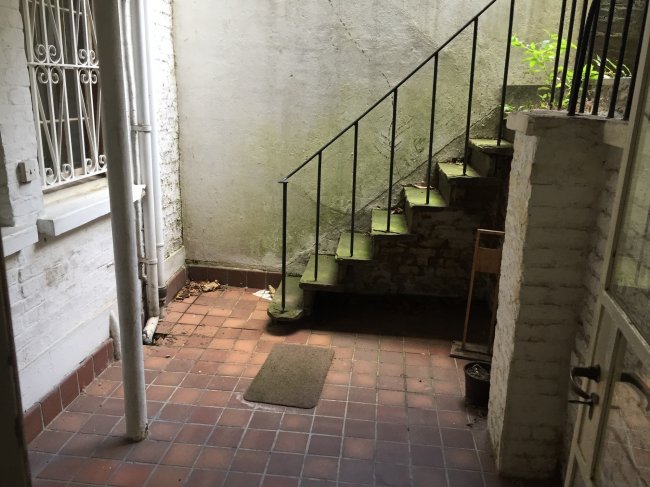 Lower Ground Floor Flat, 174 Holland Park Avenue, Notting Hill, London W11 4UH 1