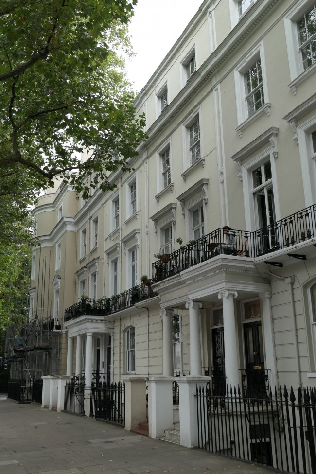 Lower Ground Floor Flat, 174 Holland Park Avenue, Notting Hill, London W11 4UH 1