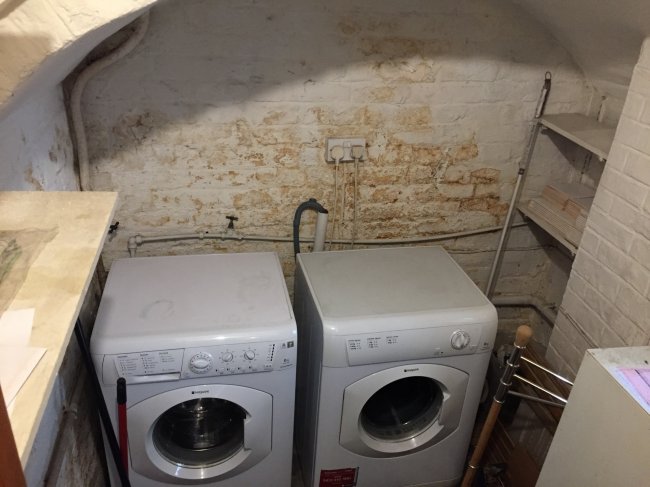 Lower Ground Floor Flat, 174 Holland Park Avenue, Notting Hill, London W11 4UH 1