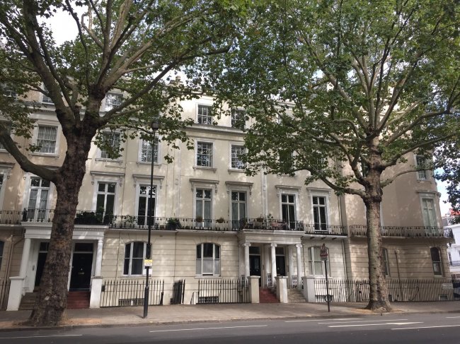 Lower Ground Floor Flat, 174 Holland Park Avenue, Notting Hill, London W11 4UH 1