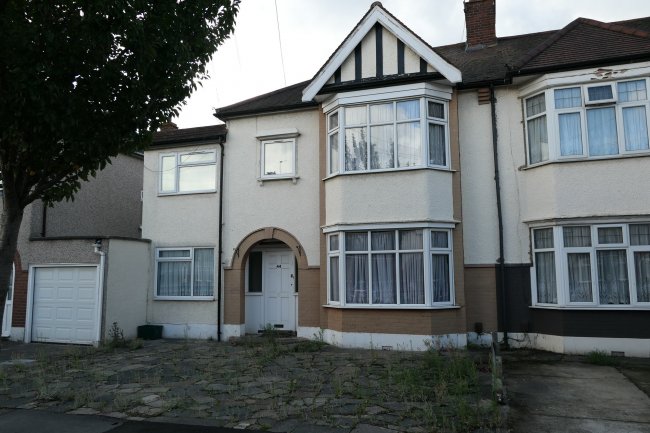 44 Crownfield Avenue, Ilford, Essex IG2 7RR 10