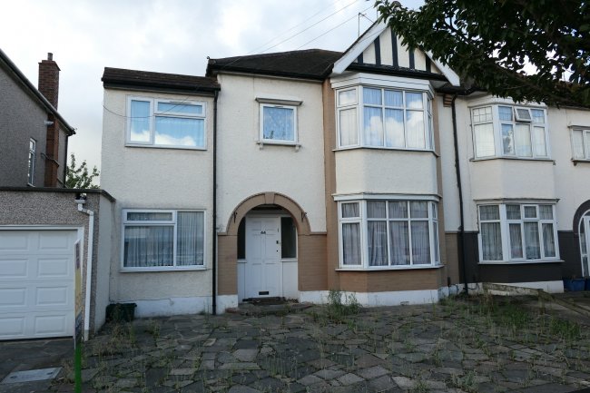 44 Crownfield Avenue, Ilford, Essex IG2 7RR 10