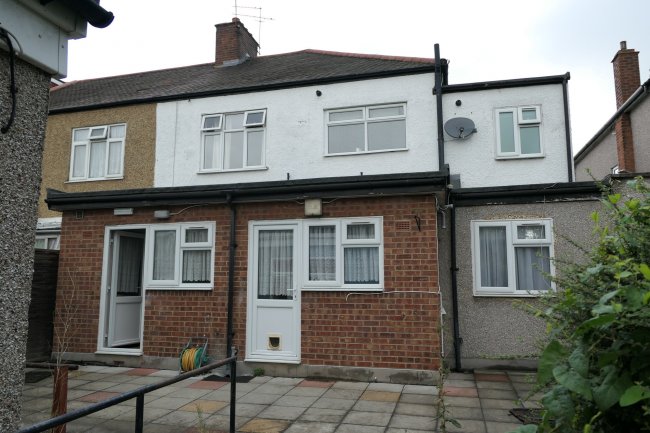 44 Crownfield Avenue, Ilford, Essex IG2 7RR 10