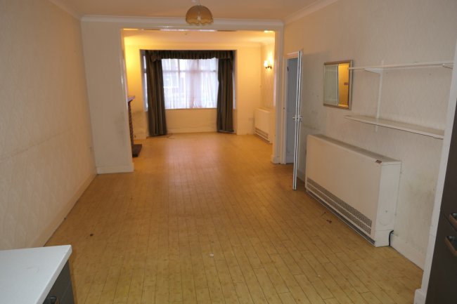 44 Crownfield Avenue, Ilford, Essex IG2 7RR 10