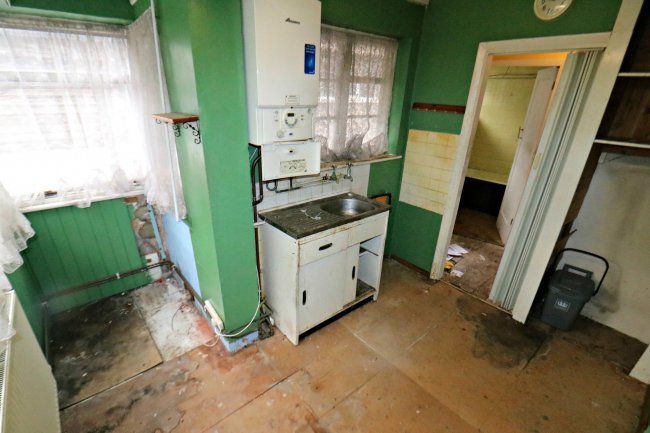 64 Meadowview Road, Catford, London SE6 3NN 10