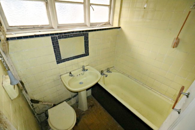 64 Meadowview Road, Catford, London SE6 3NN 10