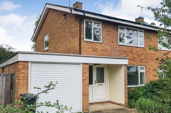 9 Danemead, Hoddesdon, Hertfordshire EN11 9LT 5
