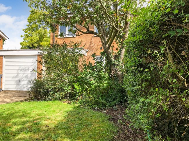 9 Danemead, Hoddesdon, Hertfordshire EN11 9LT 5