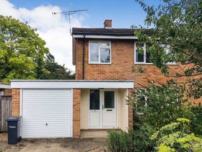 9 Danemead, Hoddesdon, Hertfordshire EN11 9LT 5