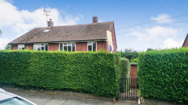 106 Chiltern Drive, Mill End, Rickmansworth, Hertfordshire WD3 8JZ 6