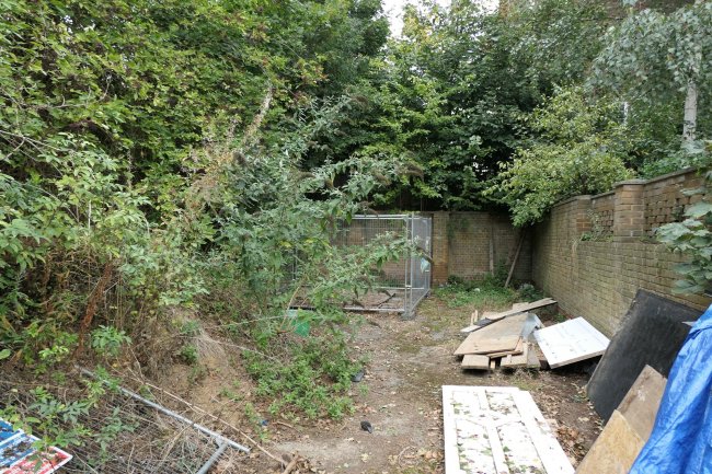 Land rear of 30-32 Dresden Road, Whitehall Park, Archway, London N19 3BD 1