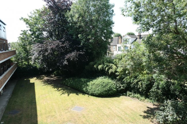 22 Victoria Court, Kingsbridge Avenue, Acton, London W3 9AH 7