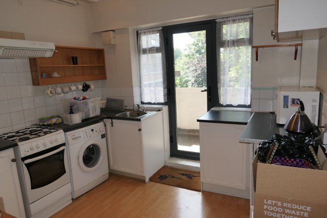 22 Victoria Court, Kingsbridge Avenue, Acton, London W3 9AH 7