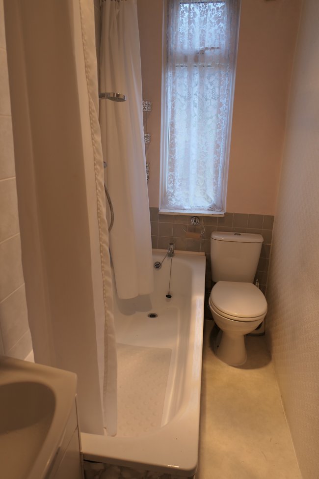 10 Shelley Avenue, Greenford, Middlesex UB6 8RX  3