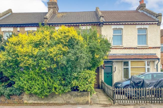 445 Baker Street, Enfield, Middlesex EN1 3QY 9