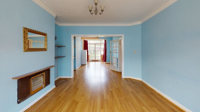 125 Springfield Drive, Ilford, Essex IG2 6QP 1