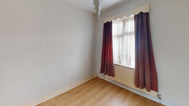 125 Springfield Drive, Ilford, Essex IG2 6QP 1