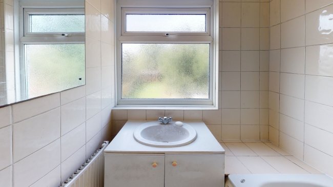 125 Springfield Drive, Ilford, Essex IG2 6QP 1