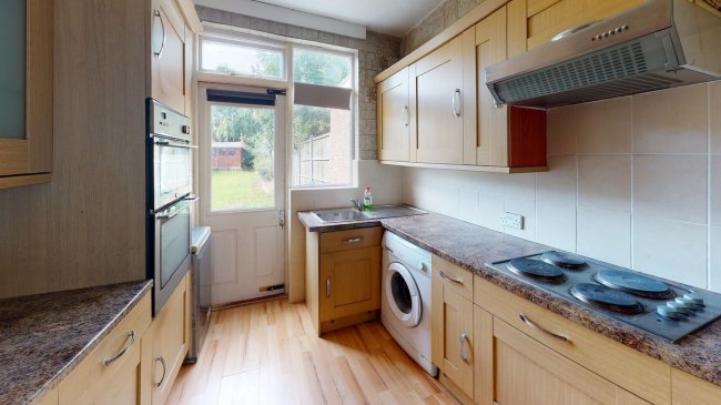 125 Springfield Drive, Ilford, Essex IG2 6QP 1