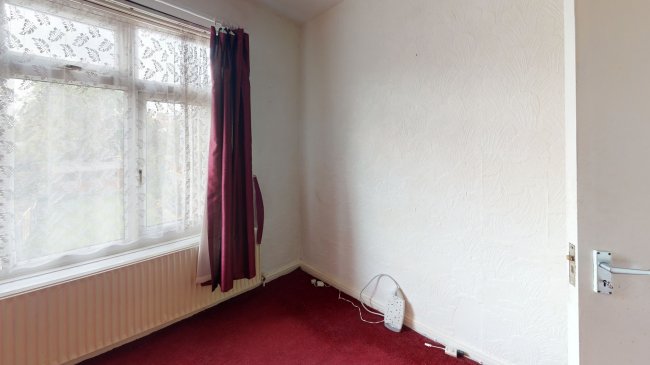 125 Springfield Drive, Ilford, Essex IG2 6QP 1