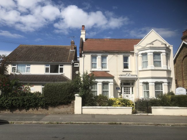 6 /6A Luton Avenue, Broadstairs, Kent, CT10 2DH 8