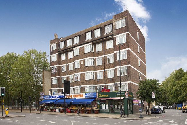15 Rochelle Court, Commercial Road, Whitechapel, London E1 0HF 4