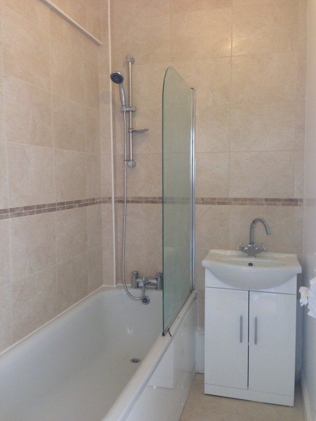 15 Rochelle Court, Commercial Road, Whitechapel, London E1 0HF 4