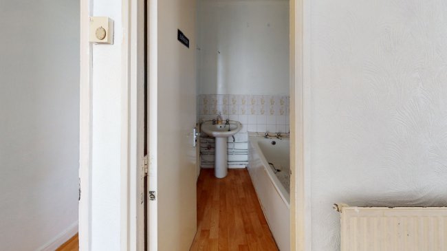 37 Maidstone House, Carmen Street, Limehouse, London E14 6AU 5