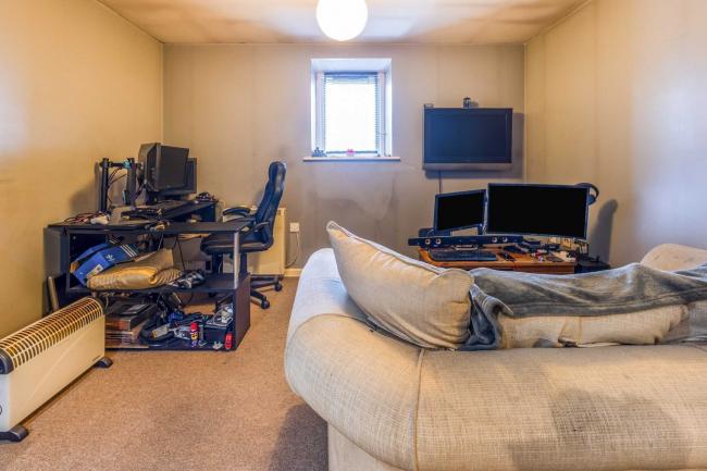 2 Micklegate House, Pontefract, West Riding WF8 1PD
 9