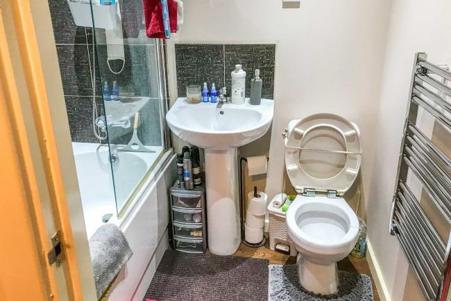 12 Micklegate House, Pontefract, West Riding WF8 1PD
 6