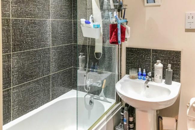 12 Micklegate House, Pontefract, West Riding WF8 1PD
 6