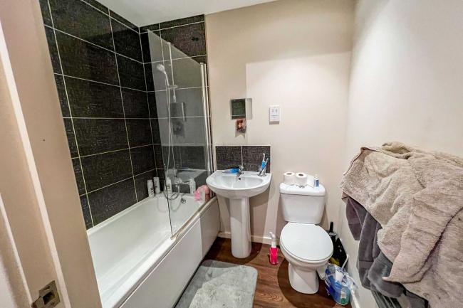 22 Micklegate House, Pontefract, West Riding WF8 1PD
 7