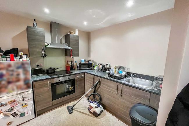 22 Micklegate House, Pontefract, West Riding WF8 1PD
 7