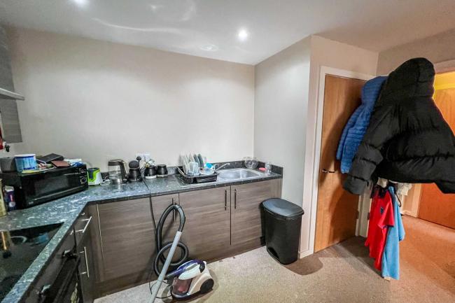 22 Micklegate House, Pontefract, West Riding WF8 1PD
 7