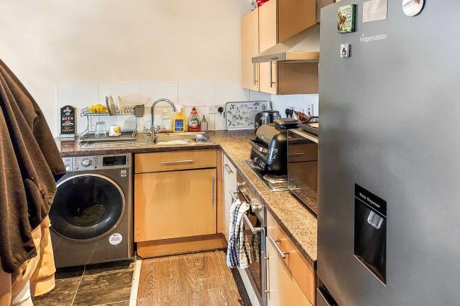 16 Springfield Court, Amersall Road, Scawthorpe, Doncaster DN5 9LN 6