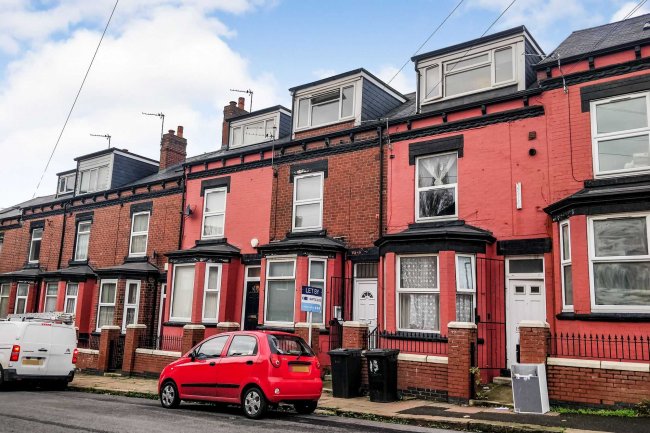 13 Cross Green Crescent, Leeds, LS9 0DD 6