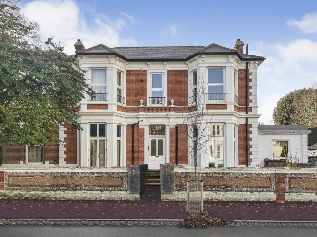 13 College Road, Eastbourne, East Sussex, BN21 4JA 9